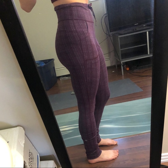 Lulu lemon leggings with pockets - Picture 3 of 3